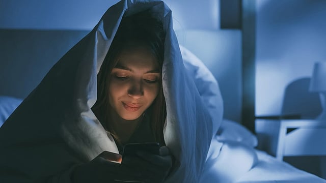 അവധി ദിവസം വൈകി ഉറങ്ങുന്ന ശീലമുണ്ടോ? എന്താണ് സോഷ്യൽ ജെറ്റ് ലാഗ്?