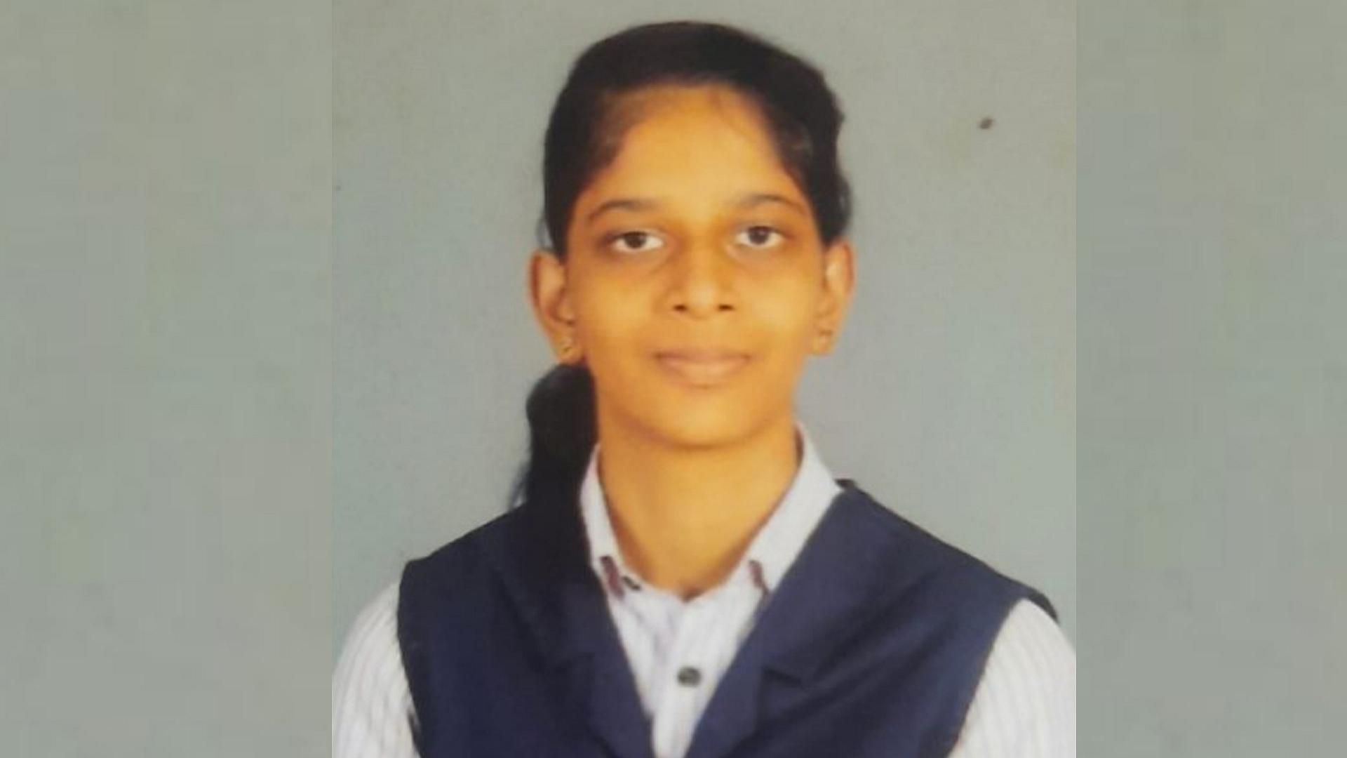 കോട്ടയത്ത് ബസ് നടപ്പാതയിലേക്ക് ഇടിച്ചുകയറി അപകടം; പരിക്കേറ്റ യുവതി മരിച്ചു