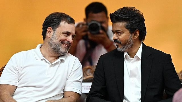 ഡല്ഹിയില് പ്രതിഷേധം കത്തുമ്പോള് രാഹുല് ചെന്നൈയില്; വിജയ്യ്ക്കൊപ്പം ലഞ്ച്
