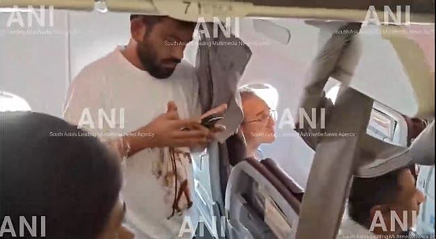 ​Jantar Mantar Protest: ഡല്‍ഹി പൊലീസ് വിമാനത്തിനുള്ളില്‍, ദീപ്കെ കസ്റ്റഡിയില്‍; നാടകീയ നീക്കം