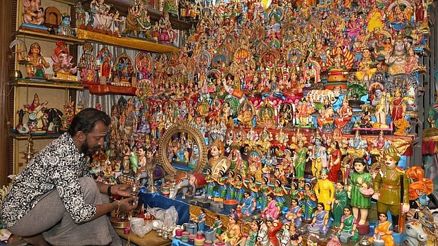 നവരാത്രി ആഘോഷങ്ങള്‍ക്ക് ഇന്ന് തുടക്കം, ഭക്തിനിറവില്‍ ബൊമ്മക്കൊലുകള്‍ ഒരുക്കി; വ്രതം ആചരിക്കേണ്ടതെങ്ങനെ?