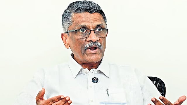 'ഇടതുപക്ഷവും വലതുപക്ഷവും ഒരേപോലെ ഉത്തരവാദികള്; വളര്ച്ചയ്ക്ക് സ്വകാര്യനിക്ഷേപം കൂടിയേതീരൂ'