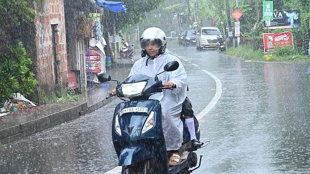 ഇരട്ട ചക്രവാതച്ചുഴി, മറ്റന്നാള്‍ ന്യൂനമര്‍ദ്ദം; ബുധനാഴ്ച വരെ ഇടിമിന്നലോട് കൂടിയ മഴ, ശക്തമായ കാറ്റ് 