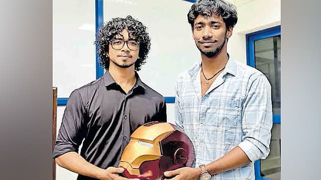തോക്ക് കണ്ടാല് അടയും, 'അയേണ്മാന്' ഹെല്മറ്റ് വികസിപ്പിച്ച് വിദ്യാര്ഥികള്