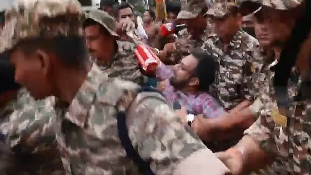 ​Jantar Mantar Protest: ജോണ്‍ ബ്രിട്ടാസ് എം.പിയെ കസ്റ്റഡിയിലെടുത്തുകസ്റ്റഡിയിൽ
