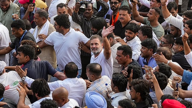 ജനക്കൂട്ടം നിയന്ത്രണാതീതം, പിന്‍വാങ്ങണമെന്ന് പൊലീസ്; പ്രതിഷേധ മാര്‍ച്ച് സുപ്രീം കോടതിക്ക് സമീപം; സംഘര്‍ഷഭരിതം