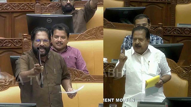 ഒടിഞ്ഞ ലാത്തിയുമായി വി ജോയ് സഭയിൽ, കേരളത്തിലുള്ളത് കഴിഞ്ഞ 10 വർഷം ഭരിച്ച പൊലീസ് തന്നെയെന്ന് ചെന്നിത്തല; അടിയന്തരപ്രമേയത്തിന് അനുമതിയില്ല