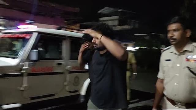 കുളപ്പുള്ളിയിൽ എംഡിഎംഎയുമായി രണ്ട് യുവാക്കൾ പിടിയിൽ; പിന്നാലെ കൊപ്പത്ത് പരിശോധന, 17.8 ഗ്രാം ലഹരിമരുന്നും അഞ്ച് ലക്ഷം രൂപയും പിടികൂടി