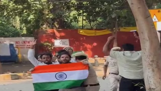 ജന്തര്മന്തറില് മിന്നല് സമരവുമായി സിജെപി; നേതാക്കള് കസ്റ്റഡിയില്