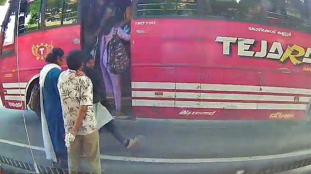 തലശേരിയിൽ സ്വകാര്യ ബസിൽ നിന്നും വിദ്യാർഥിനി റോഡിലേക്ക് വീണു; അത്ഭുതകരമായ രക്ഷപ്പെടൽ