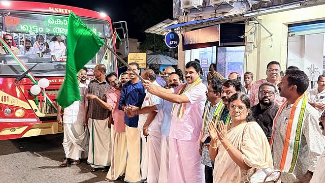 എംഎല്എ എത്തിയില്ല; മന്ത്രിയുടെ ഭര്ത്താവ് ഉദ്ഘാടകനായി, വിവാദം
