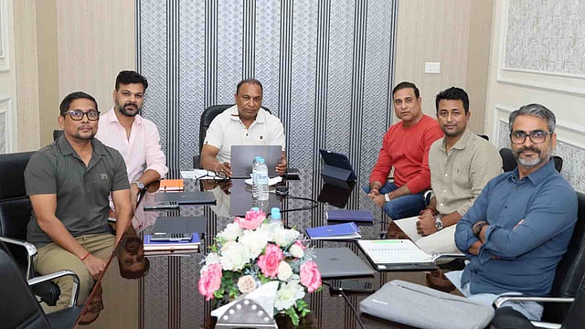 ഇന്ത്യന്‍ ക്രിക്കറ്റില്‍ വിവിഎസ് ലക്ഷ്മണന്‍ പിടിമുറുക്കുന്നു? ചീഫ് സെലക്ടര്‍ ആകാൻ പാര്‍ഥിവ് പട്ടേലില്ല, ക്ഷണം നിരസിച്ച് മുന്‍ താരങ്ങള്‍