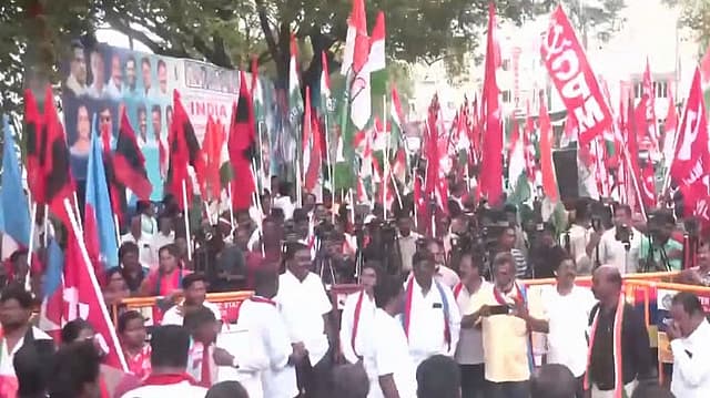 മുഖ്യ തെരഞ്ഞെടുപ്പ് കമ്മീഷണർക്കെതിരായ ഇന്ത്യ മുന്നണി പ്രതിഷേധം: ചെന്നൈയിൽ ആദ്യമായി തെരുവിലിറങ്ങി ടിവികെ
