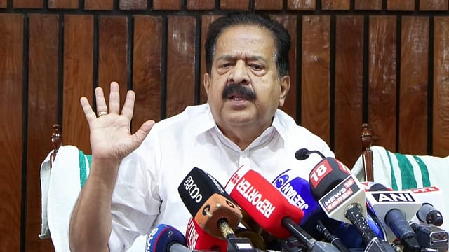 'എങ്ങനെയാണ് പ്രവര്ത്തിക്കേണ്ടതെന്ന് സര്ക്കാരിന് അറിയാം, രാഷ്ട്രീയ പ്രതികാരം തീര്ക്കാനില്ല'; CMRL കേസില് മാത്യു കുഴല്നാടനെ തള്ളി ചെന്നിത്തല