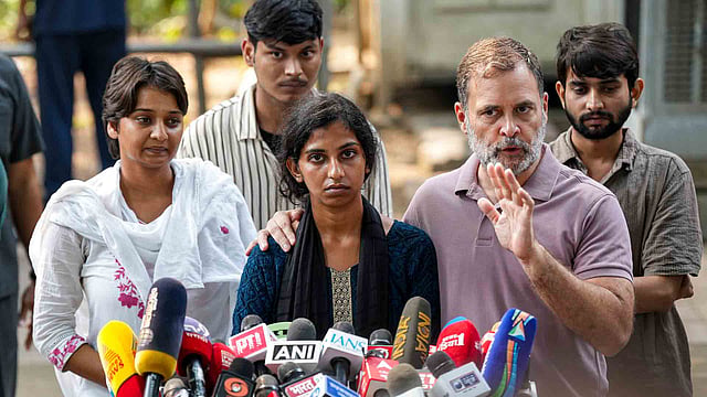ഡല്ഹി പൊലീസ് മർദ്ദനം: ആതിരയുടെ പരാതിയില് തിരുവനന്തപുരം മ്യൂസിയം പൊലീസ് കേസെടുത്തു