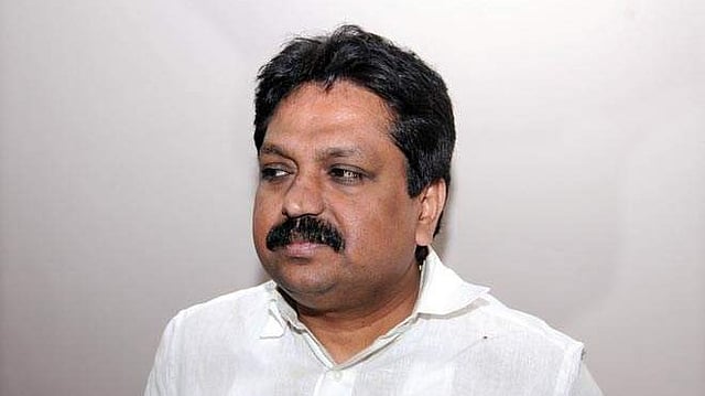 തടവുശിക്ഷ മരവിപ്പിച്ചു; ടോമിൻ തച്ചങ്കരി പുറത്തിറങ്ങി