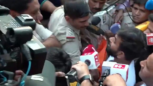 നാടകീയ രംഗങ്ങൾക്കൊടുവിൽ സിജെപി നേതാവ് അഭിജിത് ദിപ്കെ പൊലീസ് കസ്റ്റഡിയിൽ