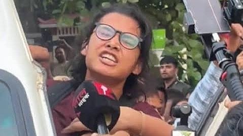 നേഹ ബോറ അജ്ഞാത കേന്ദ്രത്തിലോ....?
ആരോപണം