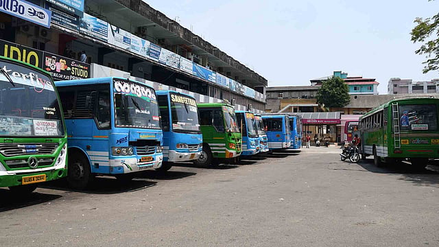 സ്വകാര്യ ബസുകള്‍ നവംബര്‍ മൂന്നു മുതല്‍ അനിശ്ചിത കാല പണിമുടക്കിലേക്ക്