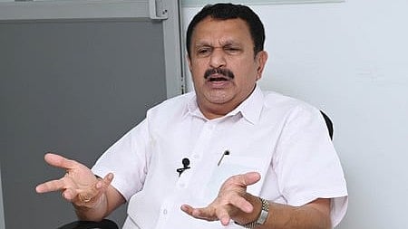 മന്ത്രി കെ മുരളീധരനെതിരായ പോസ്റ്റ് ഷെയർ ചെയ്തു; പിഎസ്‌സി ജീവനക്കാരനെ പിരിച്ചുവിടാൻ സർക്കാർ നിർദ്ദേശം