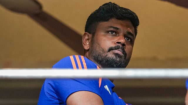 ഭുവി 'സ്വിങ്' വീണ്ടും! 9 ഓവര് പോരാട്ടം, ഇന്ത്യക്ക് ബാറ്റിങ്
