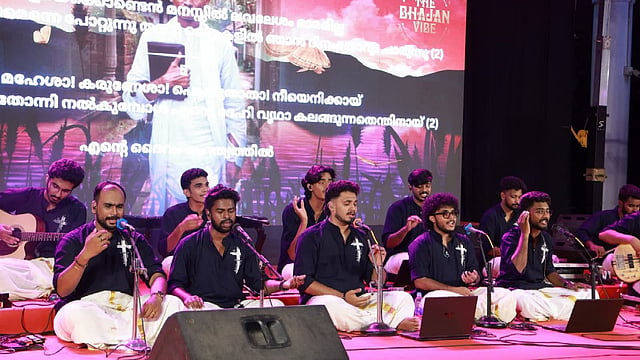 ഭജൻസ് വൈബിൽ ക്രിസ്തീയ ഭക്തിഗാനങ്ങൾ; പള്ളിപ്പെരുന്നാളുകളിൽ പുതിയ തരംഗം തീർത്ത് 'കീസ് ബാൻഡ്'