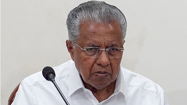പിണറായിയുടെ വീട്ടില്‍ നോട്ടീസ് പതിപ്പിച്ച് ഇഡി; വെള്ളിയാഴ്ച ചോദ്യം ചെയ്യലിന് ഹാജരാകണം