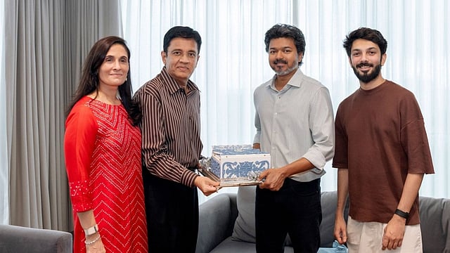 വിജയ്യെ വിവാഹത്തിന് ക്ഷണിച്ച് അനിരുദ്ധ്; വൈറലായി ചിത്രങ്ങൾ