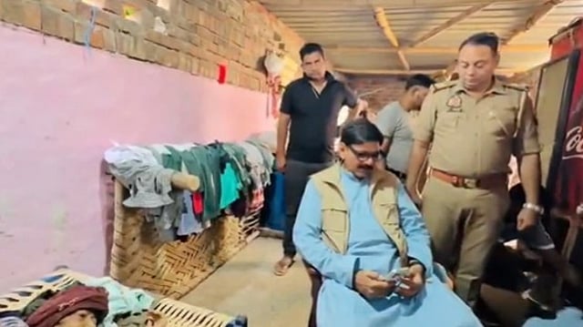 ന്യൂഡില്സ് കഴിച്ച് ഉറങ്ങാന് കിടന്ന അഞ്ചംഗ കുടുംബം മരിച്ച നിലയില്, ഭക്ഷ്യ വിഷബാധയെന്ന് സംശയം