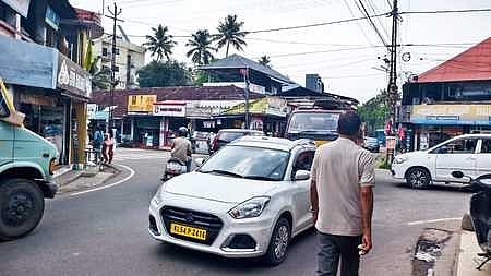 ഭരണാനുമതി വന്ന് വർഷങ്ങൾ കഴിഞ്ഞു; ഹൈക്കോടതി ഇടപെട്ടിട്ടും തൃശൂർ-കാഞ്ഞാണി-വാടാനപ്പള്ളി റോഡ് വികസനം അനിശ്ചിതാവസ്ഥയിൽ