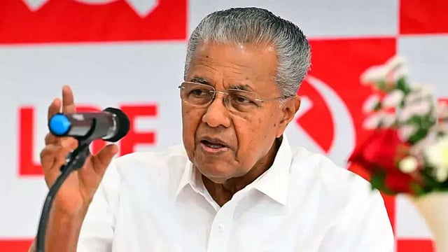 വഖഫ് ബോർഡ് പിരിച്ചുവിട്ട സർക്കാർ നടപടി നിയമവിരുദ്ധം: പിണറായി വിജയൻ