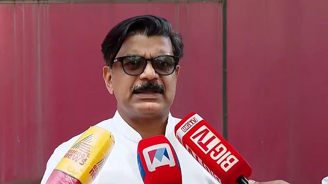 കടന്നുവന്ന വഴികള് മറക്കരുത്; ഉമ്മന്ചാണ്ടിയെ പിണറായി വേട്ടയാടിയത് കോണ്ഗ്രസ് പ്രവര്ത്തകര്ക്ക് മറക്കാന് കഴിയില്ല: മാത്യു കുഴല്നാടന്