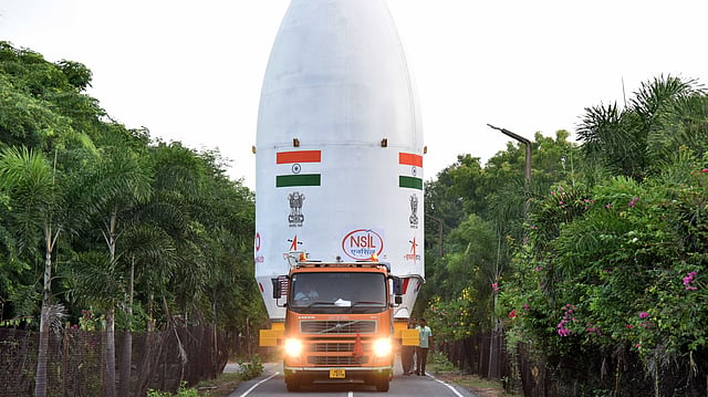 പത്താം ക്ലാസ് യോഗ്യത;
 ISRO-യിൽ 97 ഒഴിവുകൾ, അസിസ്റ്റന്റ്, നഴ്സ്, ഫയർമാൻ, ഡ്രൈവർ ...
