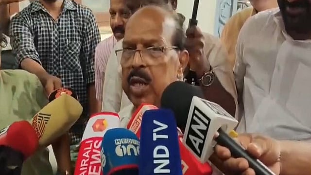 'കരുണാകരന്‍ ജീവിച്ച കാലത്തല്ല പാലം പണിതത്, അദ്ദേഹത്തിന്റെ പടം വരെ പോസ്റ്ററില്‍; എല്‍ഡിഎഫും യുഡിഎഫും തമ്മില്‍ ഒരു വ്യത്യാസവും ഇല്ല'