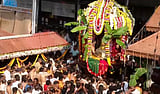 ഇന്ന് മഹാനവമി;
വിദ്യാരംഭത്തിനൊരുങ്ങി ക്ഷേത്രങ്ങള്‍; മൂകാംബികയുള്‍പ്പടെ പ്രമുഖ ക്ഷേത്രങ്ങളില്‍ ഭക്തജനതിരക്ക്