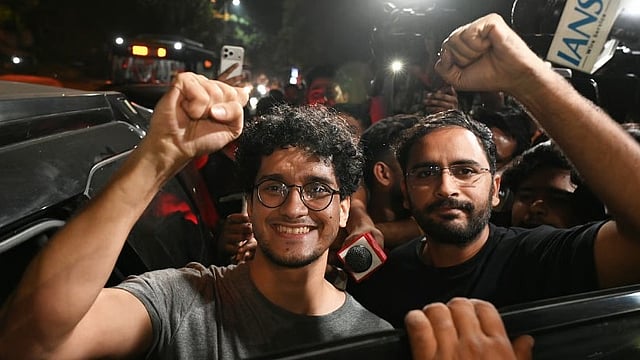'ഇന്‍ക്വിലാബ് സിന്ദാബാദ്'; സൗരവും അശുതോഷും ജയില്‍മോചിതരായി; 'ജന്തര്‍ മന്തറില്‍ പ്രതിഷേധിക്കില്ല'