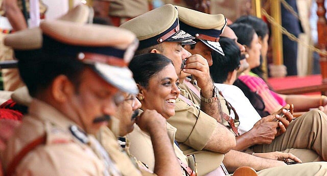 സ്ഥാനമൊഴിയുന്ന സംസ്ഥാന പൊലീസ് മേധാവി ടിപി സെന്കുമാറിന് തിരുവനന്തപുരം സ്പെഷല് ആംഡ് പൊലീസ് മൈതാനത്ത് സേന നല്കിയ വിടവാങ്ങല് പരേഡില് നിന്ന്. ചിത്രം കവിയൂര് സന്തോഷ്/എക്സ്പ്രസ്