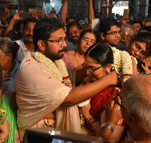 കെഎസ് ശബരിനാഥന് എംഎല്എയും തിരുവനന്തപുരം സബ് കലക്ടര് ദിവ്യ എസ് അയ്യരും തക്കല ക്ഷേത്രത്തില് വച്ച് വിവാഹിതരായപ്പോള് ചിത്രം: മനു ആര് മാവേലില്/എക്സ്പ്രസ്