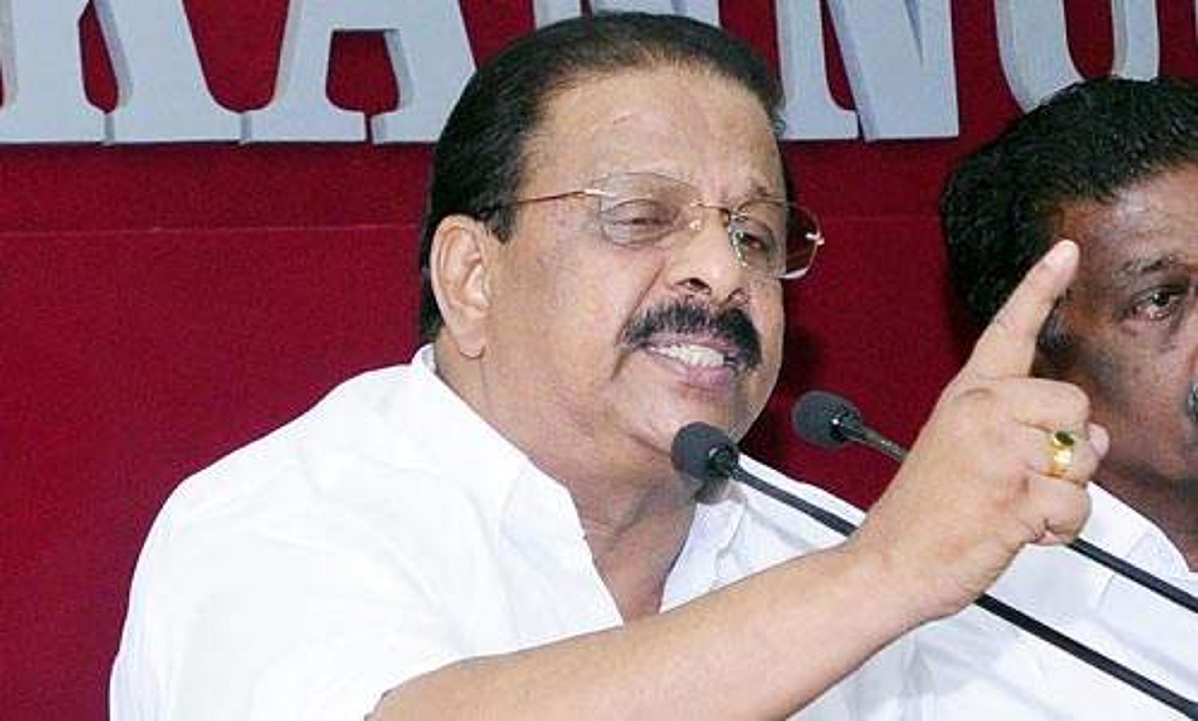 നേതാക്കള്ക്ക് ജനങ്ങളിലേക്ക് ഇറങ്ങാന് വയ്യ, ഷുഹൈബ് വധത്തില് സമരം നിര്ത്തരുതായിരുന്നു, കോണ്ഗ്രസ് നേതൃത്വത്തിന് എതിരെ കെ സുധാകരന്