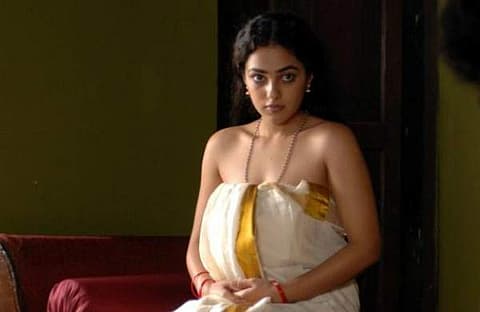 നിത്യ മേനോന്‍ സ്വവര്‍ഗാനുരാഗിയാകുന്നു ; ചിത്രത്തില്‍ ലിപ് ലോക്ക് രംഗങ്ങളും