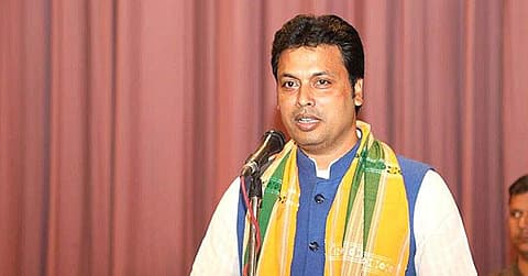 സര്‍ക്കാര്‍ ജോലിക്ക് വേണ്ടി പായാതെ പാന്‍ ഷോപ്പ് തുടങ്ങൂ, അഞ്ചുലക്ഷത്തിന്റെ ബാങ്ക് ബാലന്‍സ് ഉടമകളാകൂ; യുവാക്കളോട് ബിപ്ലബ് കുമാര്‍