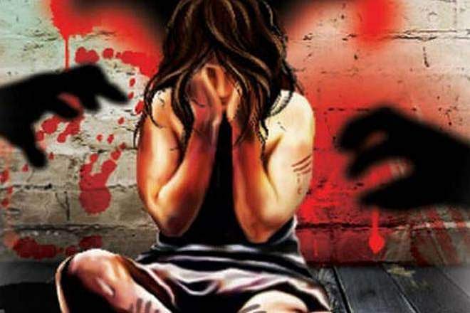 ചോരയുറ്റുന്ന ഭ്രൂണവുമായി പെണ്‍കുട്ടി പൊലീസ് സ്റ്റേഷനില്‍: പീഡിപ്പിച്ചവര്‍ക്കെതിരെ പൊലീസ് കേസെടുത്തു