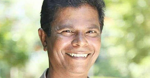 ഫാന്സ് അസോസിയേഷന് ചെയ്യുന്നത് ഗുണ്ടായിസം; മമ്മൂട്ടിയും മോഹന്ലാലും പ്രോത്സാഹിപ്പിക്കരുതെന്ന് ഇന്ദ്രന്സ്