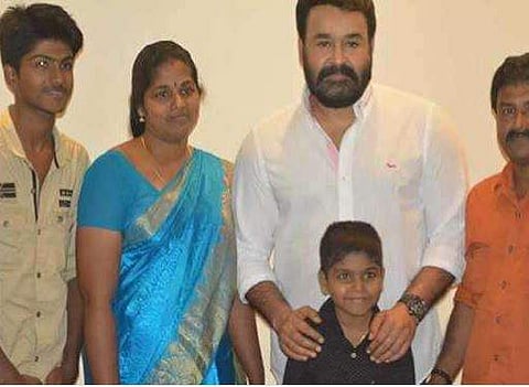 രോഗാവസ്ഥയിലായ അഭിജിത്തിന് ആശ്വാസമേകാന്‍ ലാലേട്ടനെത്തി: മകന്റെ ആഗ്രഹം നിറവേറിയതിന്റെ സന്തോഷത്തില്‍ കുടുംബം