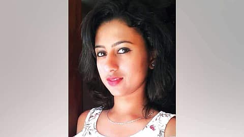 സ്‌ട്രൈറ്റണ്‍ ചെയ്തതിനാല്‍ മുടി കൊഴിച്ചിലുണ്ടായി: പെണ്‍കുട്ടി ആത്മഹത്യ ചെയ്തു: ബ്യൂട്ടിപാര്‍ലര്‍ ഉടമയ്‌ക്കെതിരെ കേസ്