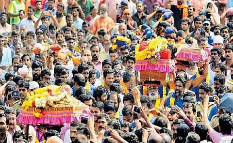 'അയ്യപന്റെ തിരുവാഭരണം ഇനി മുതല് സിഐടിയു ചുമട്ടുതൊഴിലാളികള് എടുക്കും'; 'സുപ്രീം കോടതി ഉത്തരവില് ഇതും പറഞ്ഞിട്ടുണ്ടോ'യെന്ന് കെ സുരേന്ദ്രന്