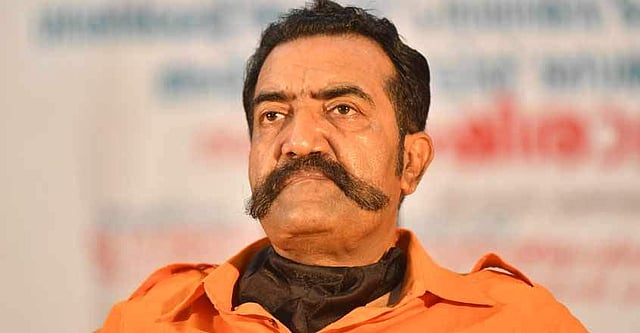 വന്ദേഭാരത് യാത്രയ്ക്കിടെ പുലിവാല് പിടിച്ച് ഋഷിരാജ് സിങ്, സഹായിക്കാനിറങ്ങി;  വണ്ടിയും പോയി, മോഷ്ടാവെന്ന് പേരും!