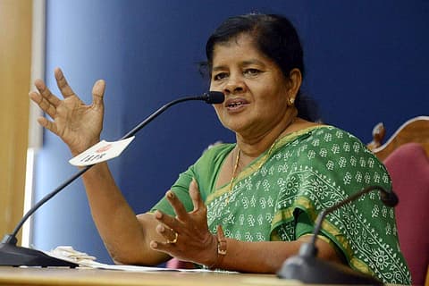'അധികാര ഗര്‍വിലുള്ള നടപടി'; മെഴ്‌സിക്കുട്ടിയമ്മ ഗതാഗതക്കുരുക്കില്‍ പെട്ട സംഭവം: ഒരു പൊലീസുകാരനുകൂടി സസ്‌പെന്‍ഷന്‍