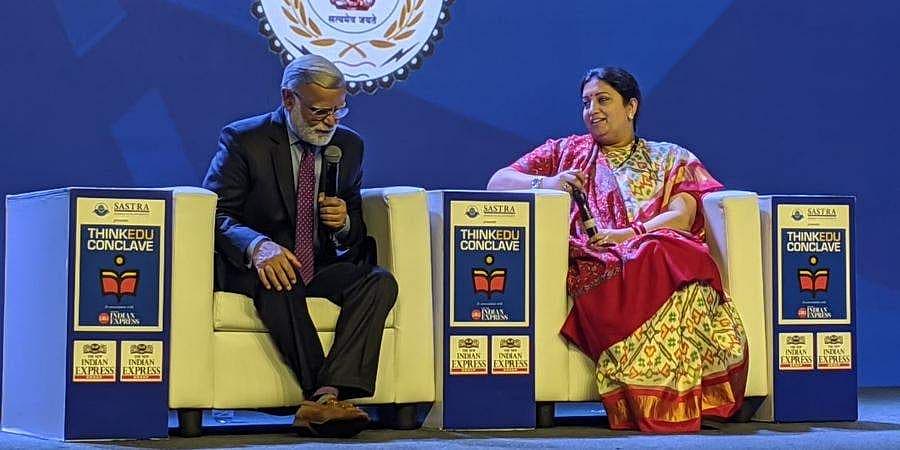 ദീപികയുടെ രാഷ്ട്രീയ ചായ്‌വ് എന്താണ്?; നിലകൊണ്ടത് ഇന്ത്യയെ നശിപ്പിക്കാന്‍ ഇറങ്ങിത്തിരിച്ചവര്‍ക്കൊപ്പം: സ്മൃതി ഇറാനി