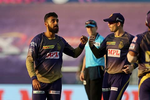 'ചക്രവര്ത്തി മാജിക്ക്'- സ്പിന് കുരുക്കില് ഡല്ഹി ബാറ്റിങ് നിരയുടെ കൂട്ട ആത്മഹത്യ; കൊല്ക്കത്തയ്ക്ക് ഗംഭീര വിജയം